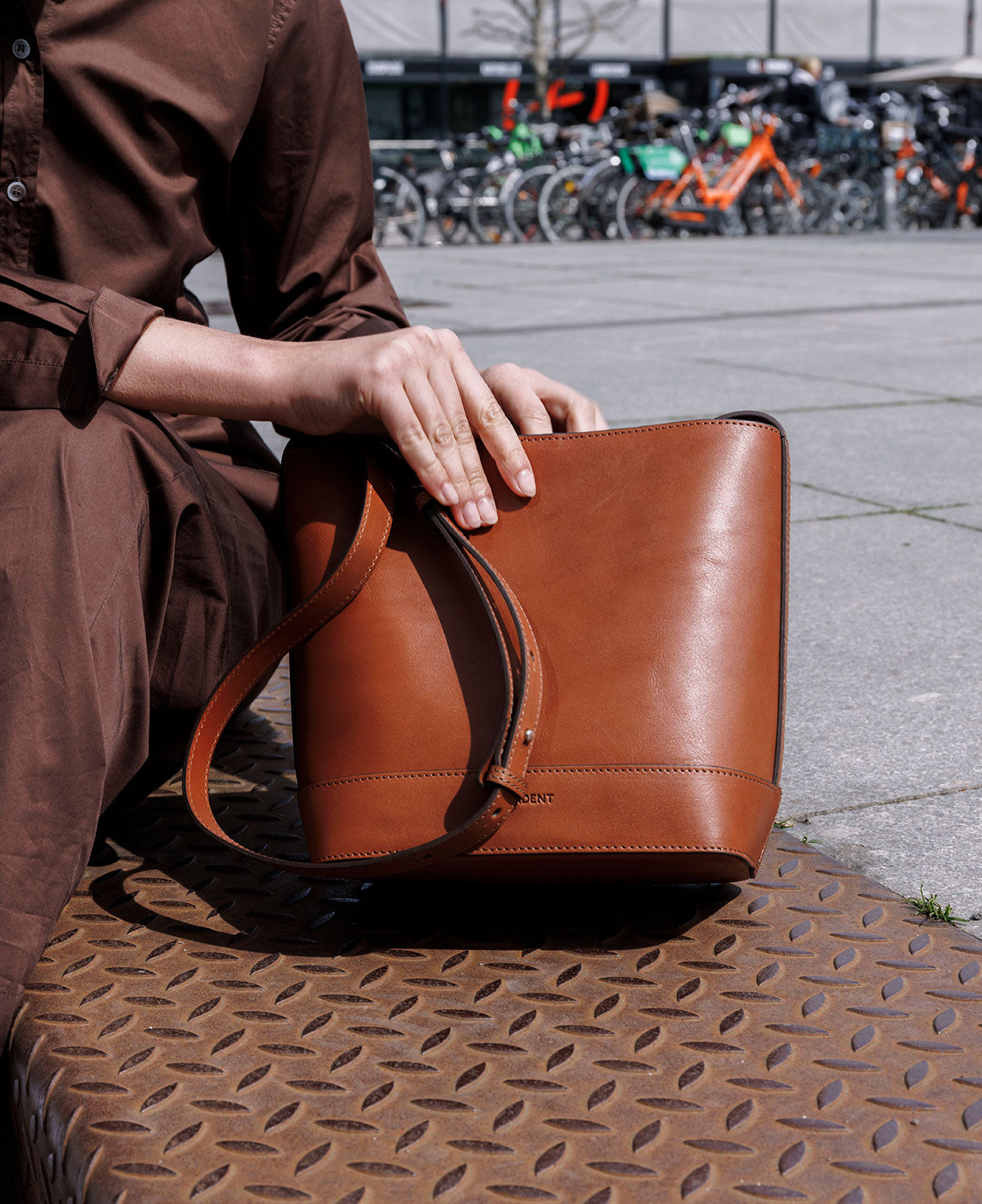 DECADENT COPENHAGEN EDITH small bucket bag Crossbody tasker Vegetal Cognac