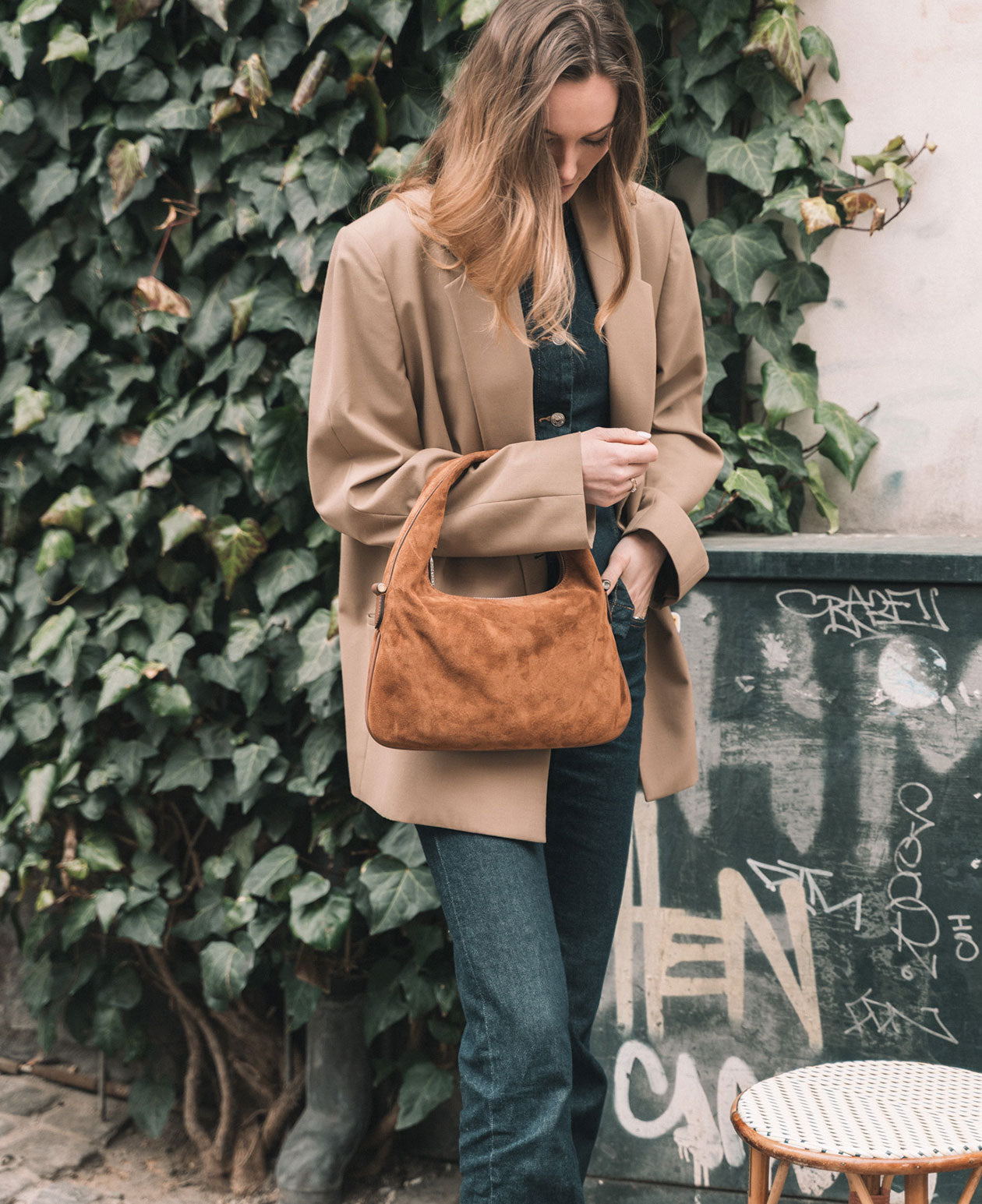 TRACY lille skuldertaske - Suede Cognac