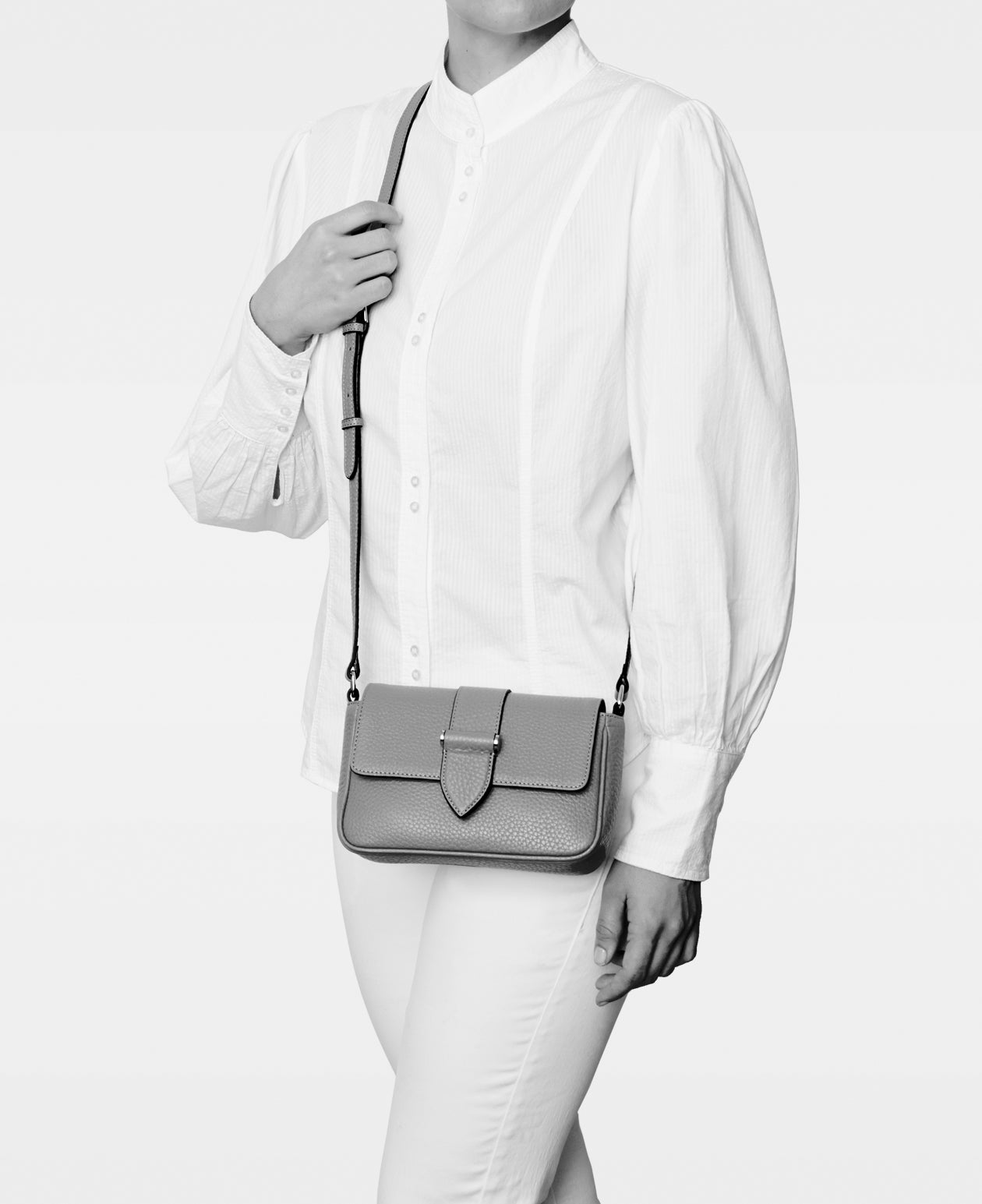 side vant længde APRIL small crossbody bag - Black | Køb online med Fri Fragt