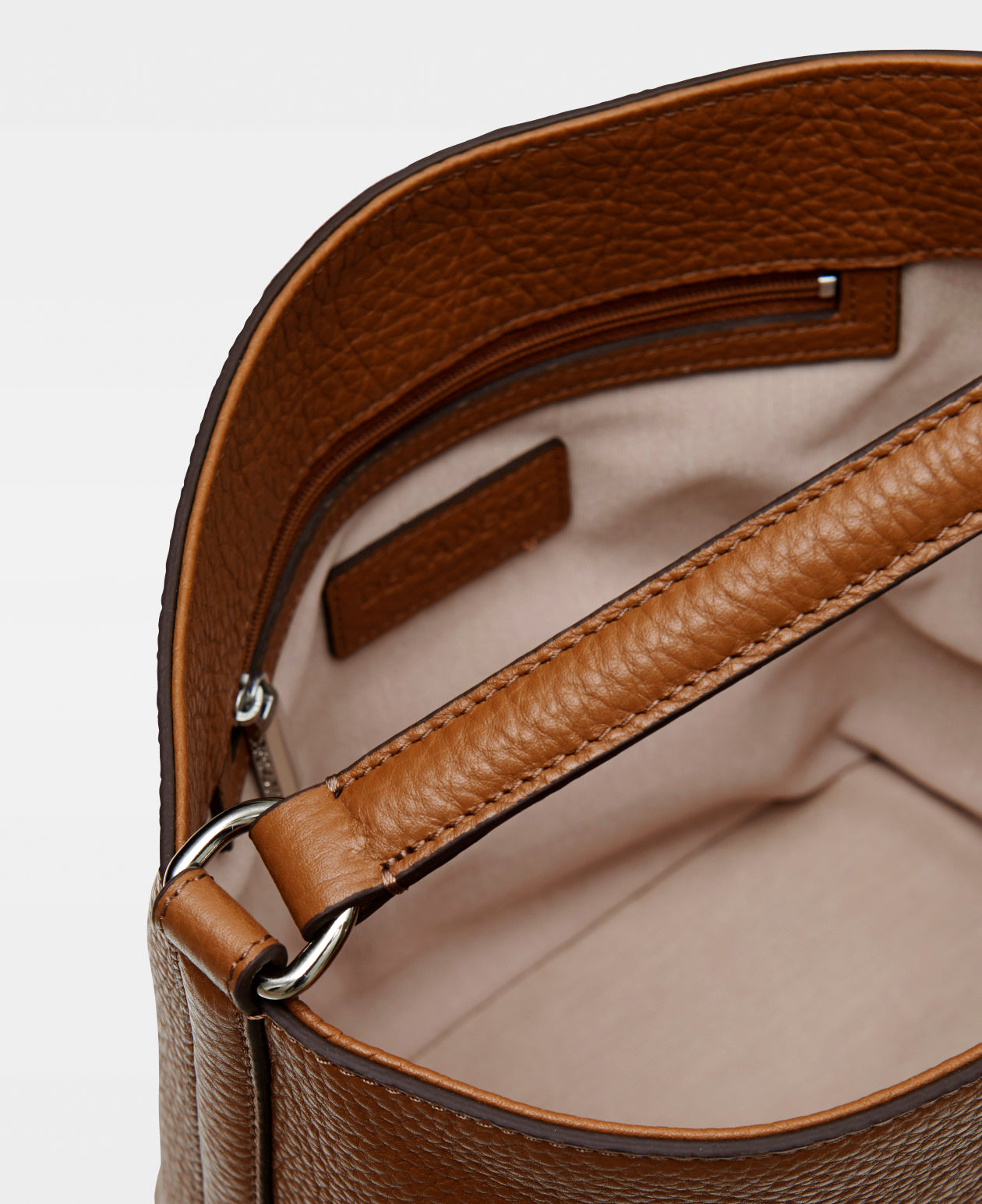 DECADENT COPENHAGEN LEXIE small bucket bag Håndtasker Cognac 