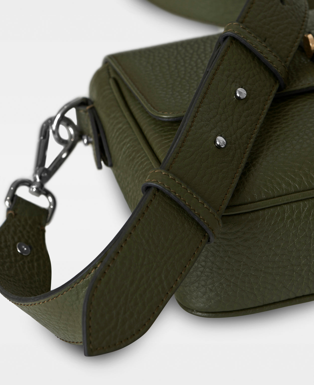 Bare overfyldt grænseflade vokal NICKY crossbody bag - Army | Køb online med Fri Fragt