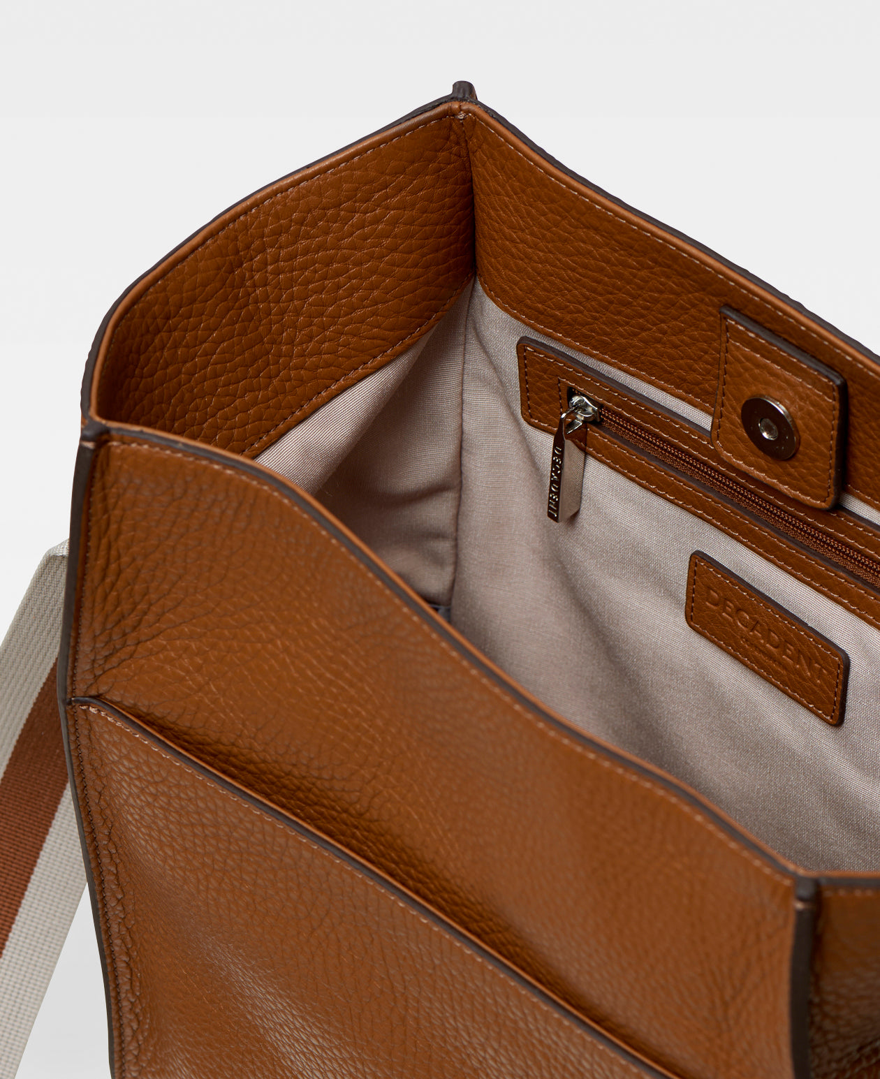 DECADENT COPENHAGEN SHEILA bucket bag Skuldertasker Cognac 