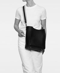 DECADENT COPENHAGEN SHEILA bucket bag Skuldertasker Cognac 